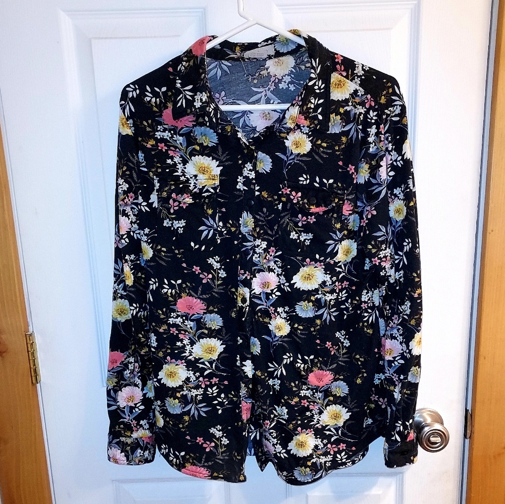 A floral flannel, size 1x